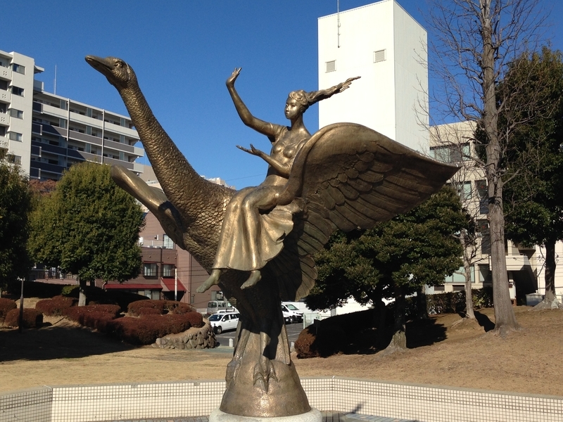 小鹿尚久作ブロンズレリーフ/バラの乙女/茨城県水戸市/彫刻家 彫刻放浪