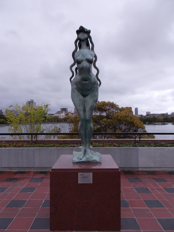 松永一夫　「立つ女（ひと)」　 木彫　裸婦　高さ約43cm　福岡県美術協会 松永一夫 「立つ女（ひと)」 木彫 裸婦 高さ約43cm 福岡県美術協会