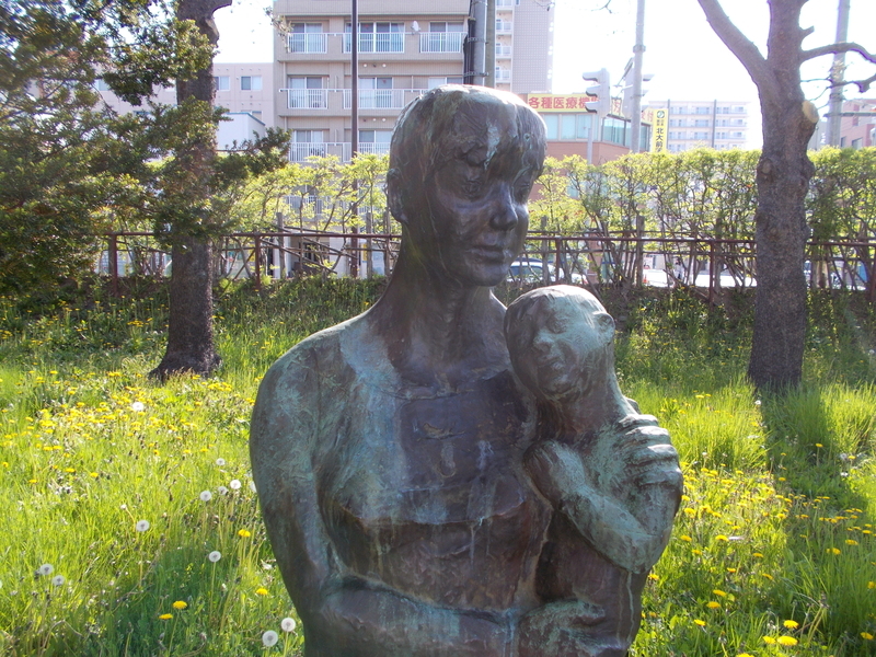 流政之 1983年作ブロンズ像 （北大キャンパス、知事公館庭園、北海道立 