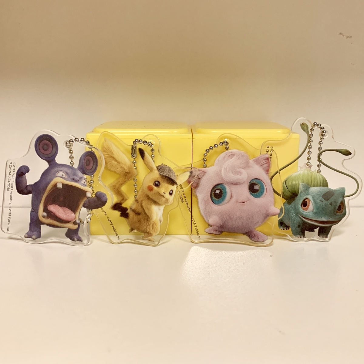 映画「名探偵ピカチュウ」がアクリルスイングで商品化 ふさふさ