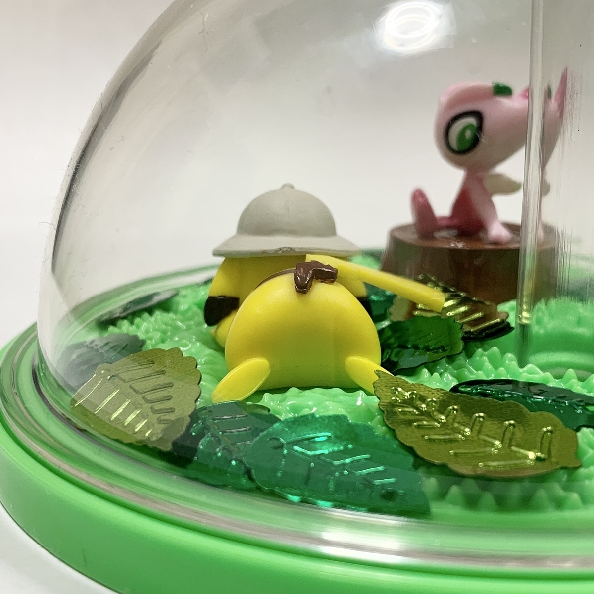 おねむり探検ピカチュウと色違いセレビィ テラリウム風ドリンク