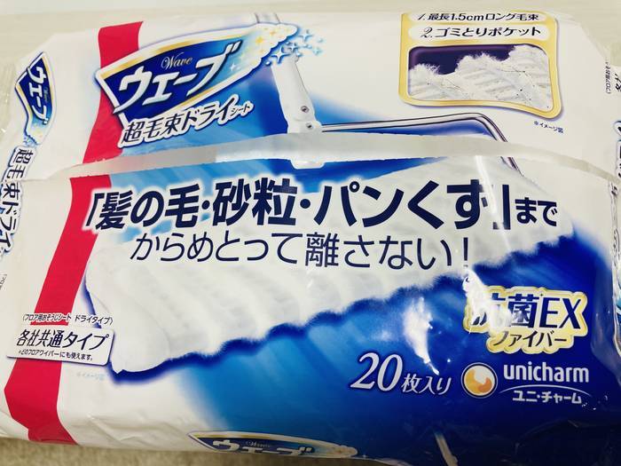 100均より優秀、髪の毛も絡めとるフローリングシート