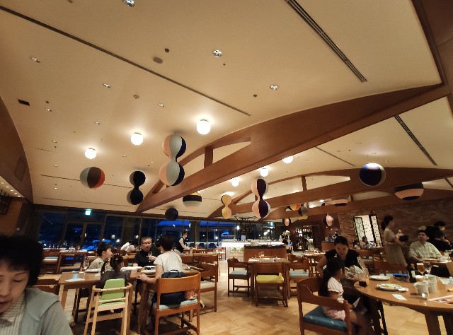 軽井沢子連れ旅行 軽井沢プリンスイーストのレストランで誕生日のお祝いをしました 麻布ワーママどすこい日記