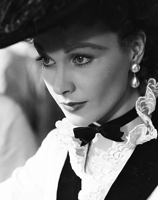 ヴィヴィアン・リーとクラーク・ゲーブル直筆サイン入り写真… ヴィヴィアン・リーとクラーク・ゲーブル直筆サイン入り写真…