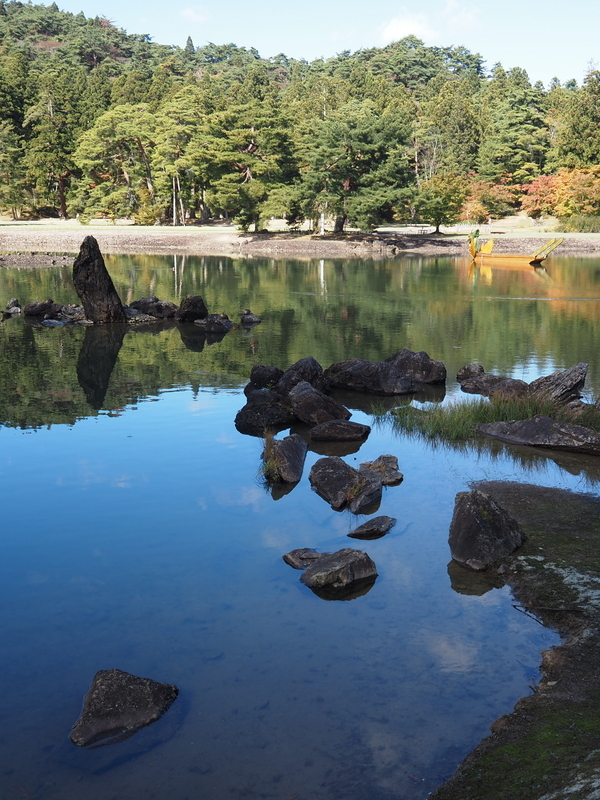 毛越寺_池中立石