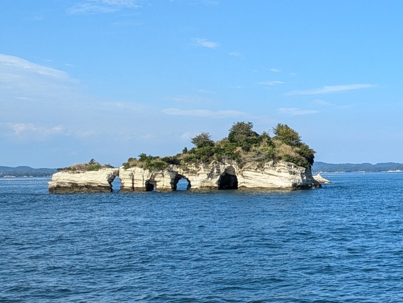 松島湾クルーズ】青海原 白岩映えて 松はえる - 541こ・む