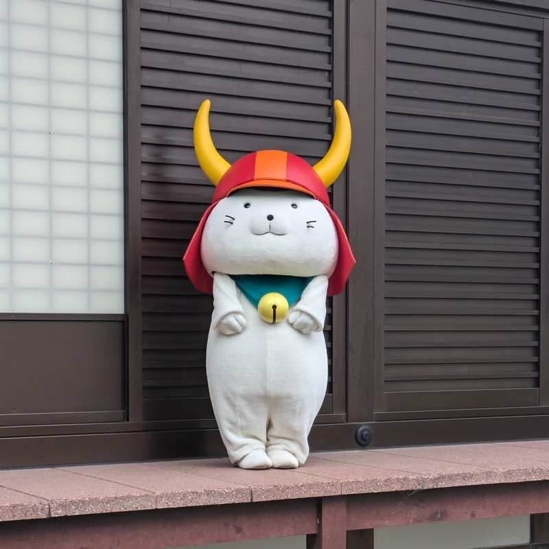 彦根城】こんヒコは～ ひこにゃんちゃんも お出迎え - 541こ・む