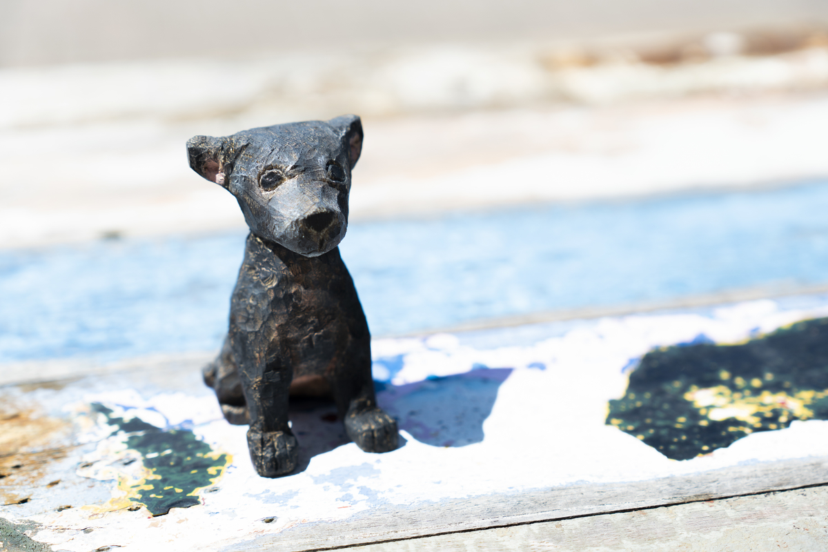 木彫りの犬