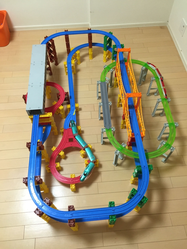 プラレール！「R-10 Uターンレール」を使った3段レイアウトを