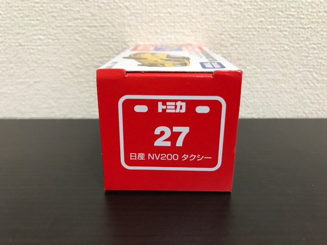 トミカNO.27 日産 NV200 タクシーの箱取り出し口