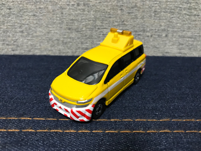 f:id:plarail_hangout:20180511061935j:plain トミカNO.88 日産エルグランド 道路パトロールカー