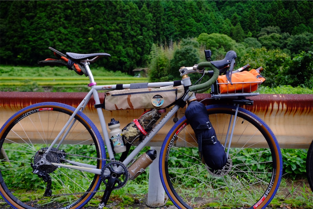 ローリー バイクパッキング キャンプ バイク、写真をご覧ください 自転車デイキャンプ装備バイクパッキングソロキャンプグラベルロード