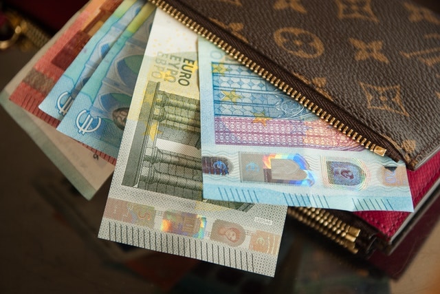 お金があるから奢るわけではない お金があるから奢るわけではない