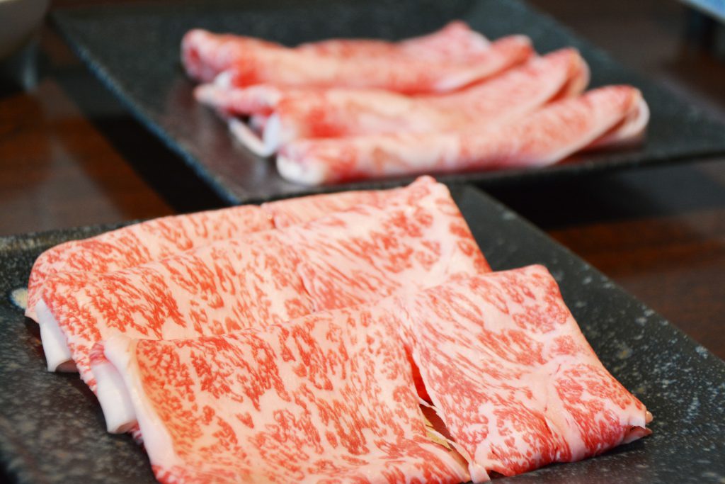 霜降りのすき焼き牛肉