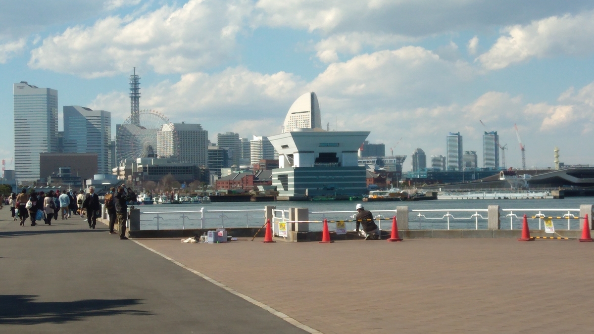 山下公園から見える海と観光地 山下公園から見える海と観光地
