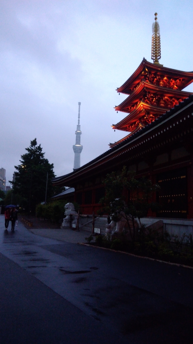 雨の日の浅草