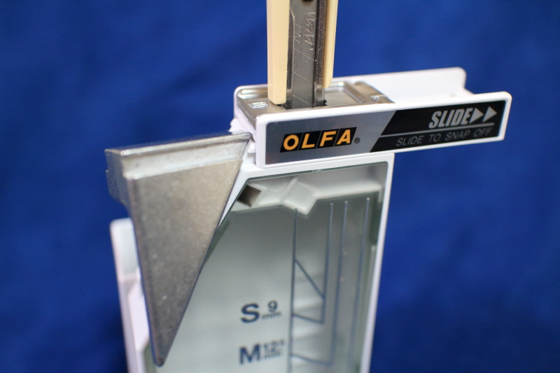 ポキステーションで刃を折る