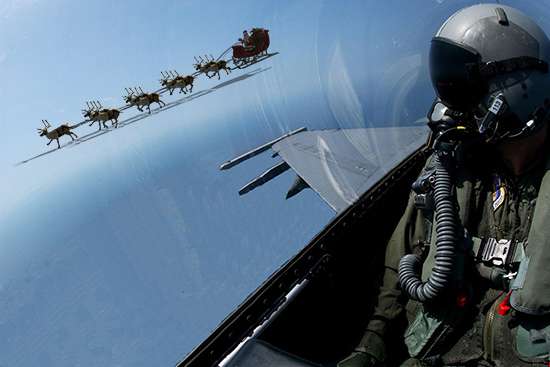 戦闘機コックピット内から見たサンタとソリ