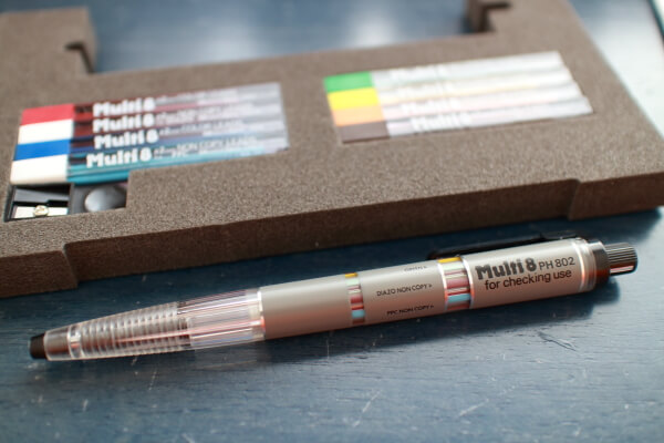 ぺんてる「マルチ８」