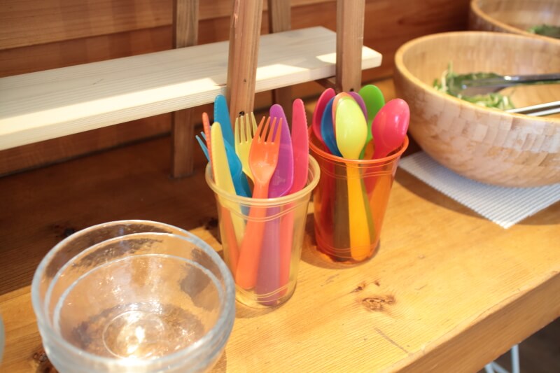 カラフルなカトラリー