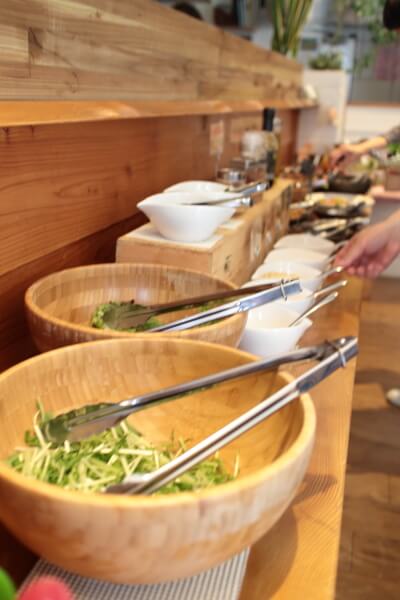 サラダバーの様子