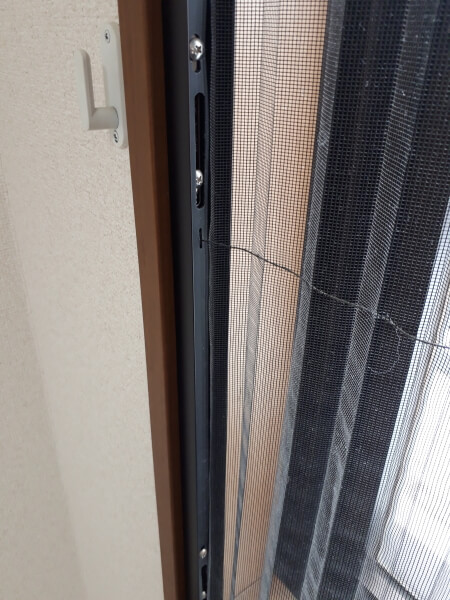 修理が難しい プリーツ網戸の糸切れ をdiyで修理してみた 気分はポレポレ