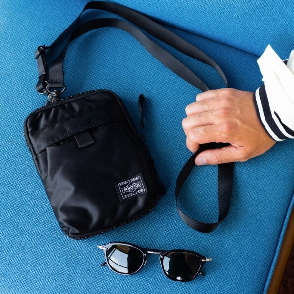 ほぼ日手帳や文庫本を持ち歩ける Porter Dangle 気分はポレポレ