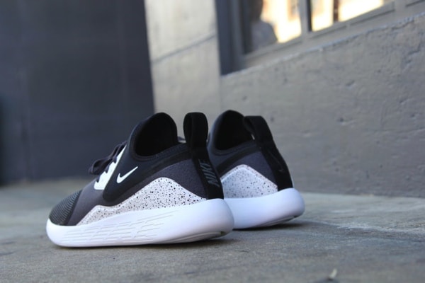 海外11月18日発売 Nike Lunarcharge Premium Le 999 Pololife Sneaker