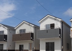 仮住まい　仮住まい戸建て　仮住まい失敗　仮住まい選び　戸建てデメリット　戸建て困り事　戸建て湿気　今の家の不満　貸家の不満　戸建て家具入らない　戸建て冷蔵庫入らない　戸建てマンション違い　戸建てとマンションの違い　3階建て揺れる　3階建て暑い　3階建て階段　3階建て家具搬入　戸建てカビ　家づくりに活かしたい　風通し悪い