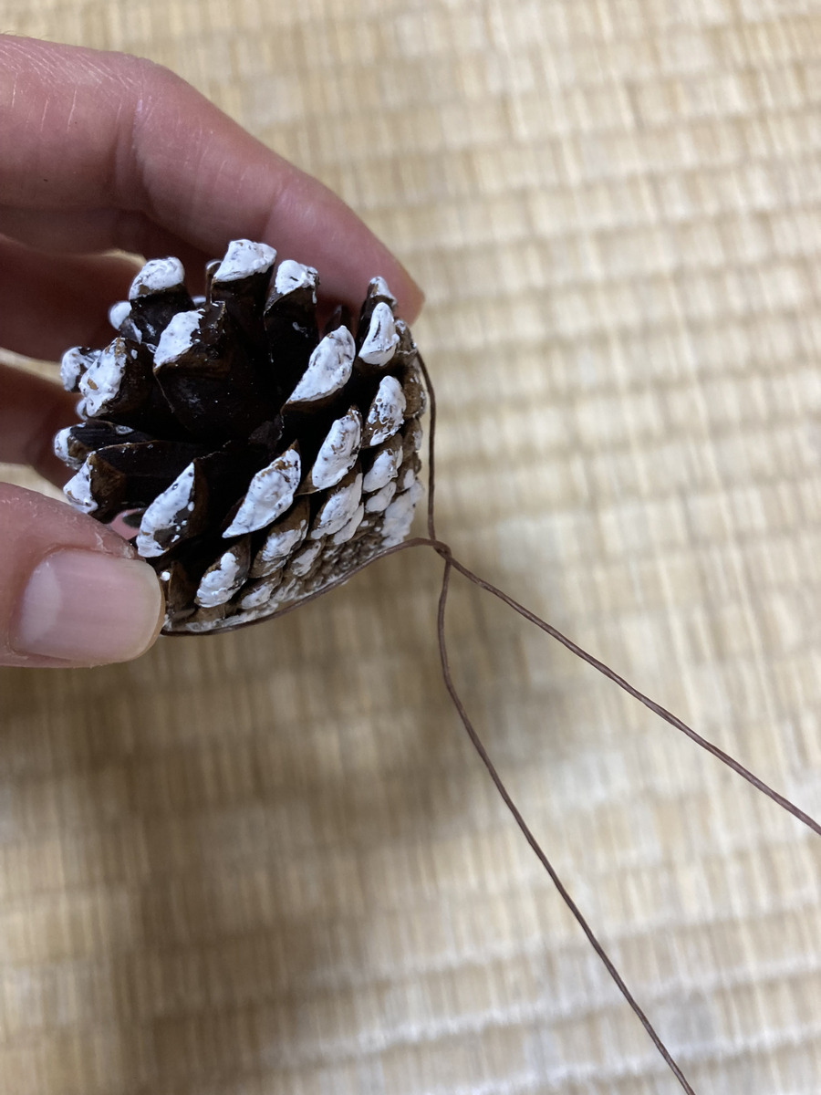 松ぼっくりの下準備