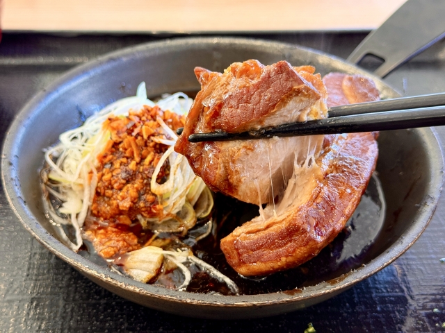 ウラシク　『奏(プロフ確認)様　角煮』 オモウマい店】巨大角煮重＆唐揚げ 爆あげ「旬香酒豚 初光」肉肉