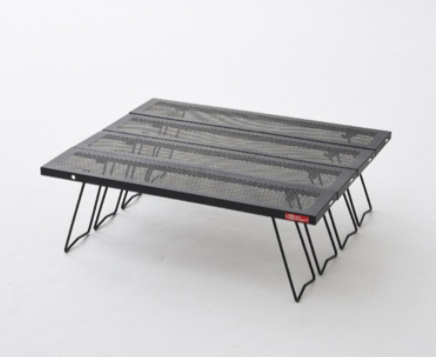 家族で焚き火をかこんで楽しむ囲炉裏テーブル【テントファクトリー