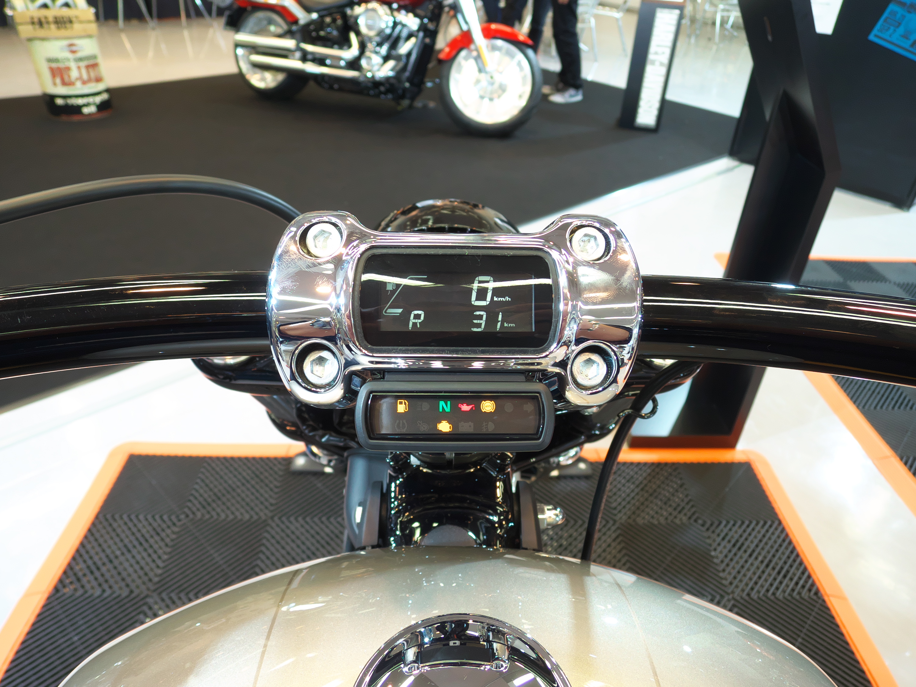 FXSB ブレイクアウト 2018 見てきました 2017モデルとの比較 