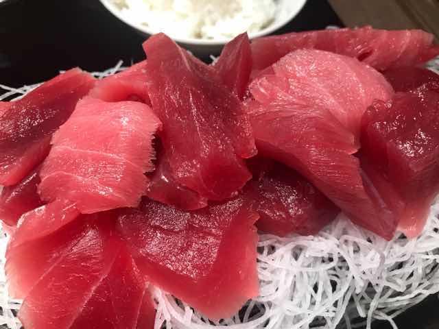 徳多屋三崎マグロのアップ