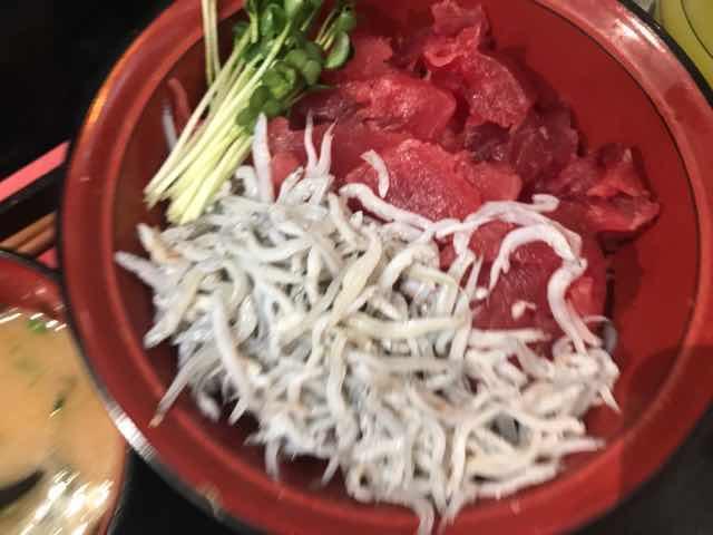 徳多屋中落しらす丼アップ