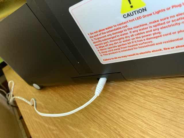 LED水耕栽培キットIDOOの電源を入れる