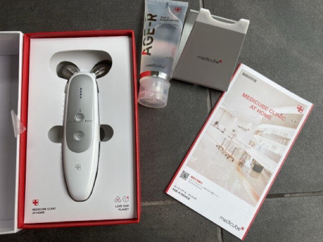 メディキューブAGE-R美顔器の内容