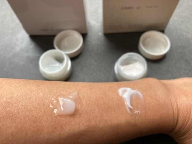 オルビスユー新旧保湿ジェルを腕にのせて比較