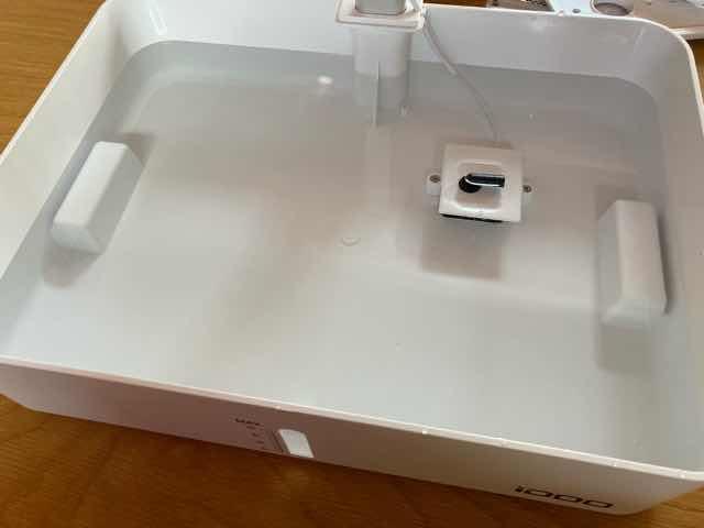 水耕栽培キットIDOOの水タンクに水を入れた