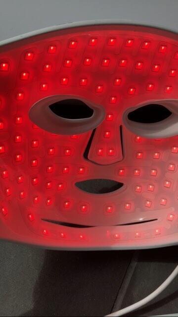 カレントボディ　led ライトセラピーマスク　美品 カレントボディ スキンLEDライトセラピーマスクの効果と使用体験