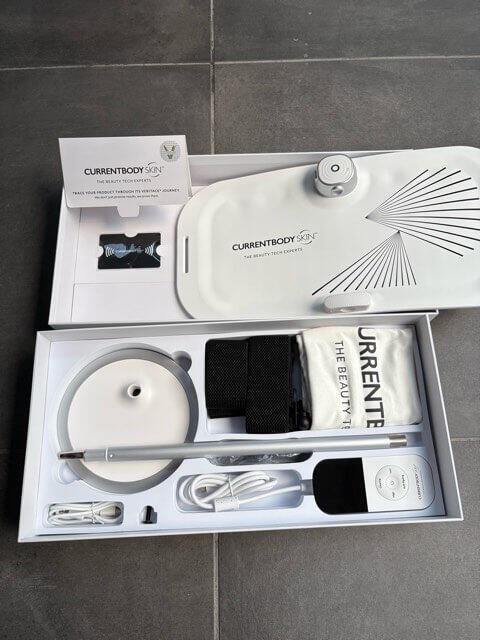 カレントボディLED光美容パネル本体 と標準付属品