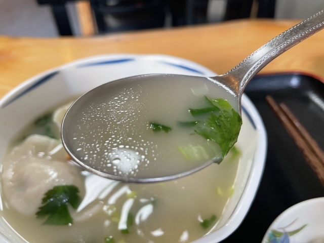 牛込神楽坂　スヨリト草原の料理　スープで食べるラム水餃子定食　