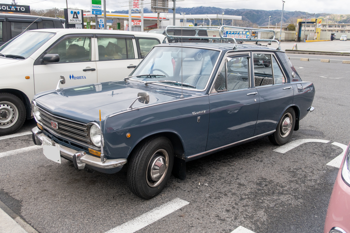 街で見かけたレトロな車たち 日産pao ダットサンサニー1000 ハコスカ ホンダdax Ponyの缶詰