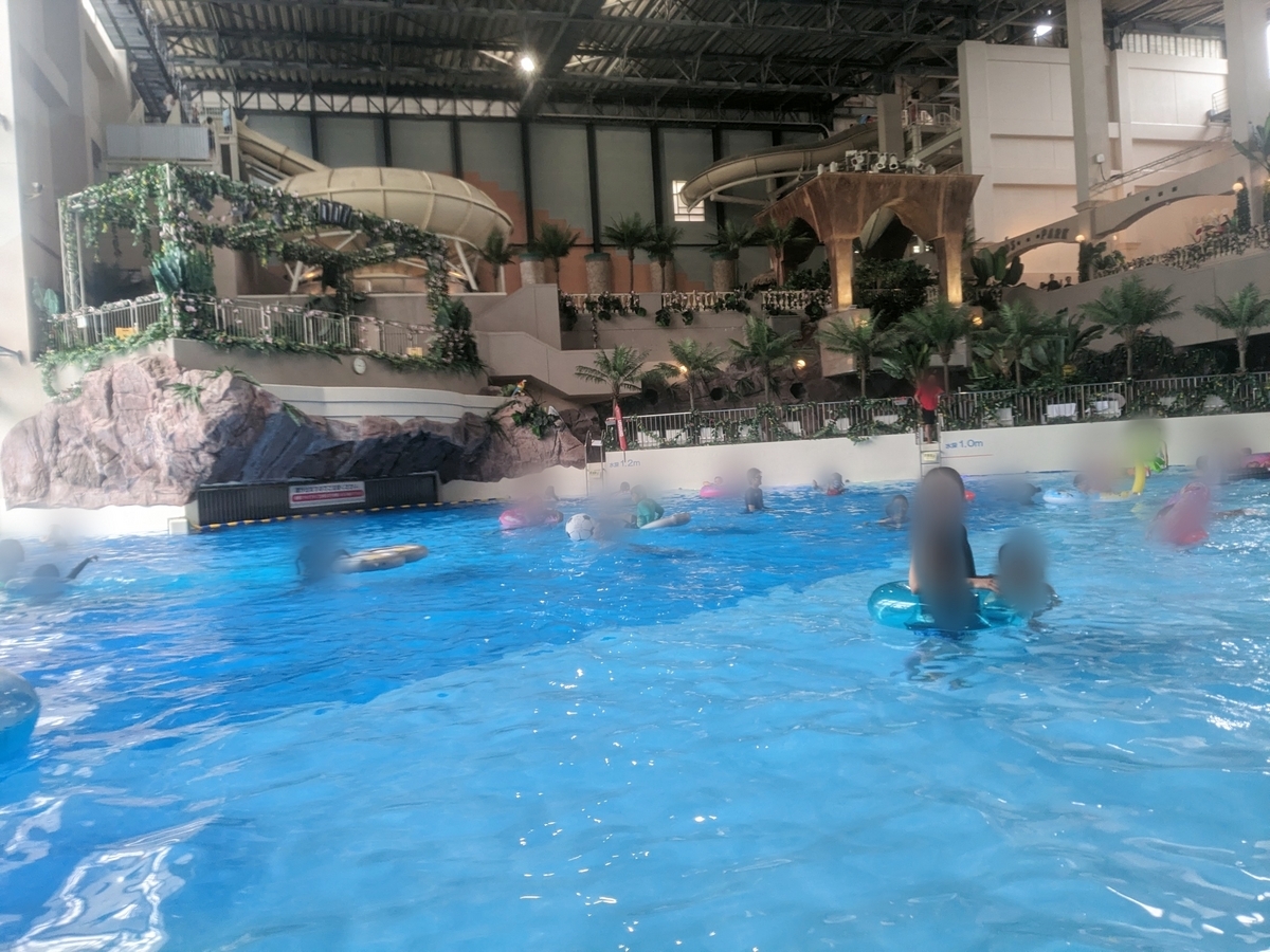 杉乃井ホテル　アクアビート　波のあるプール