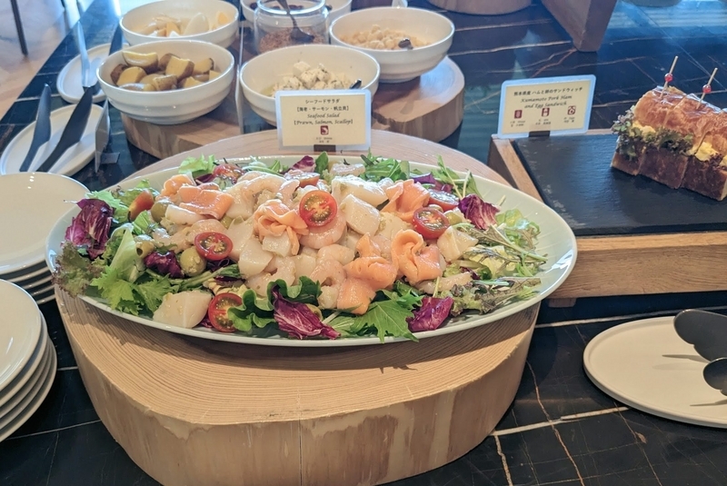 リッツカールトン福岡　クラブラウンジ　ランチ　シーフードサラダ