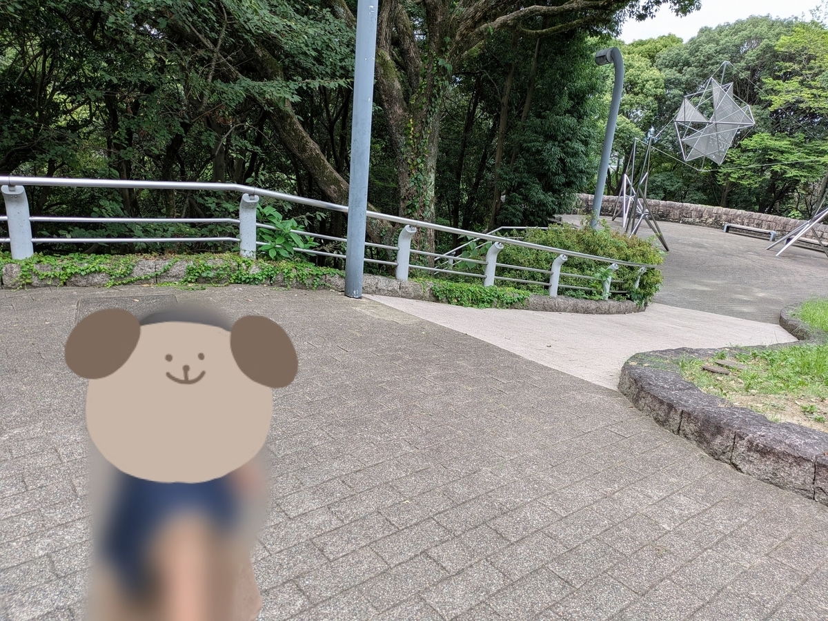 広島市現代美術館外　散歩