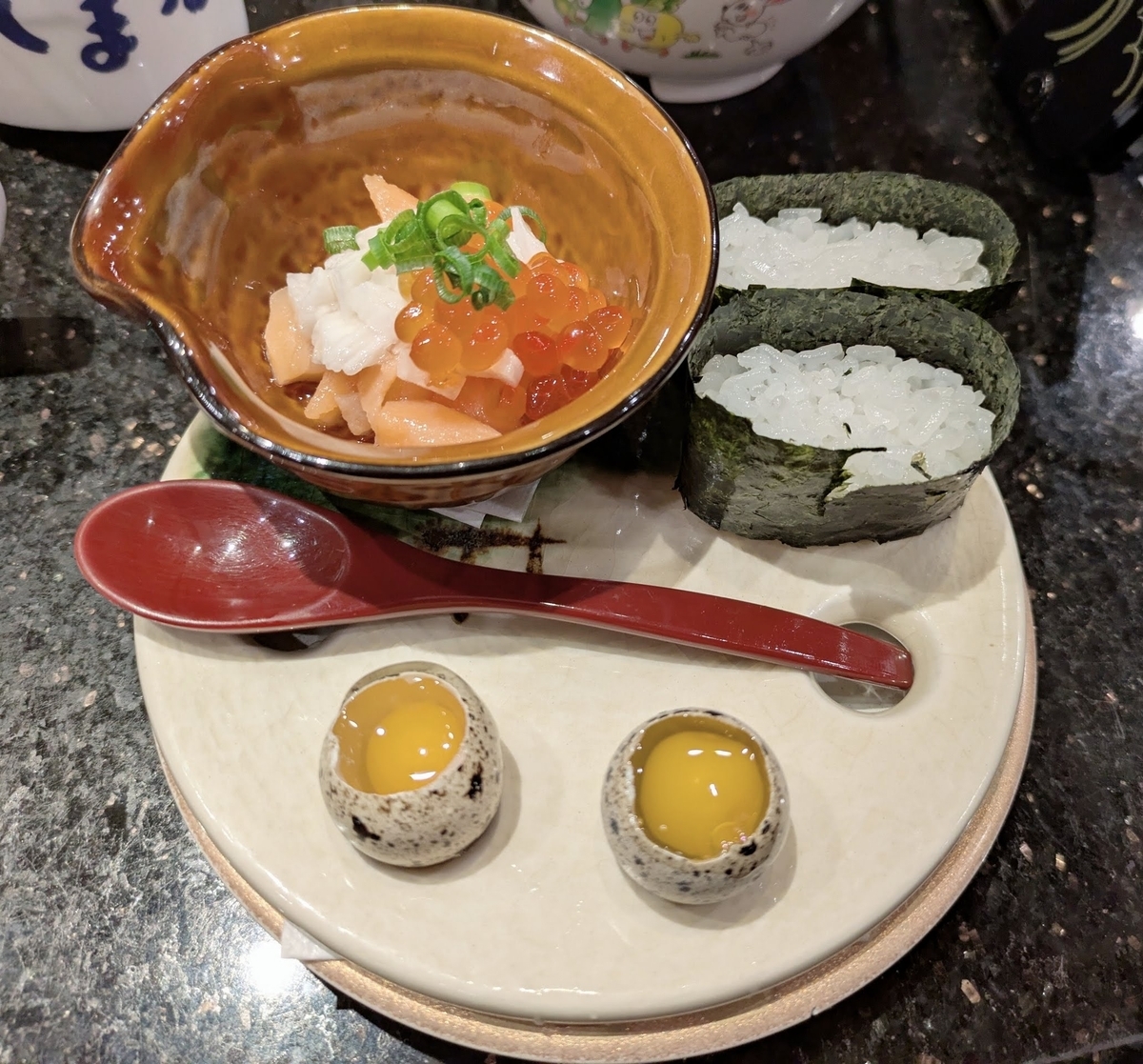 廻鮮寿司しまなみ イオンモール広島府中店　幸せばくだん　サーモン