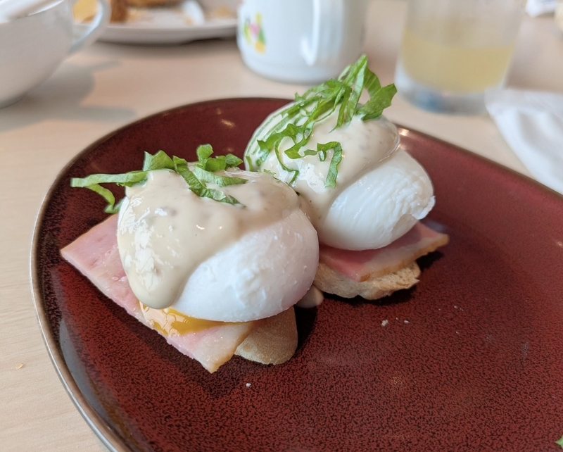 大阪マリオット都ホテル　朝食　エッグベネディクト