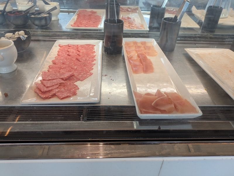 大阪マリオット都ホテル　朝食　ハム類