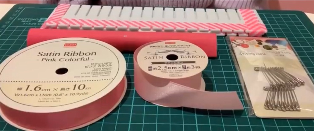 ロゼットの作り方 推ししか勝たん グッズ量 愛 グッズ量が少なくても多くても大好きな推しを可愛く見せる世界に一つだけの痛バッグ作り ロゼットの作り方 推ししか勝たん グッズ量 愛 グッズ量が少なくても多くても大好きな推しを可愛く見せる世界に一つだけの痛バッグ作り